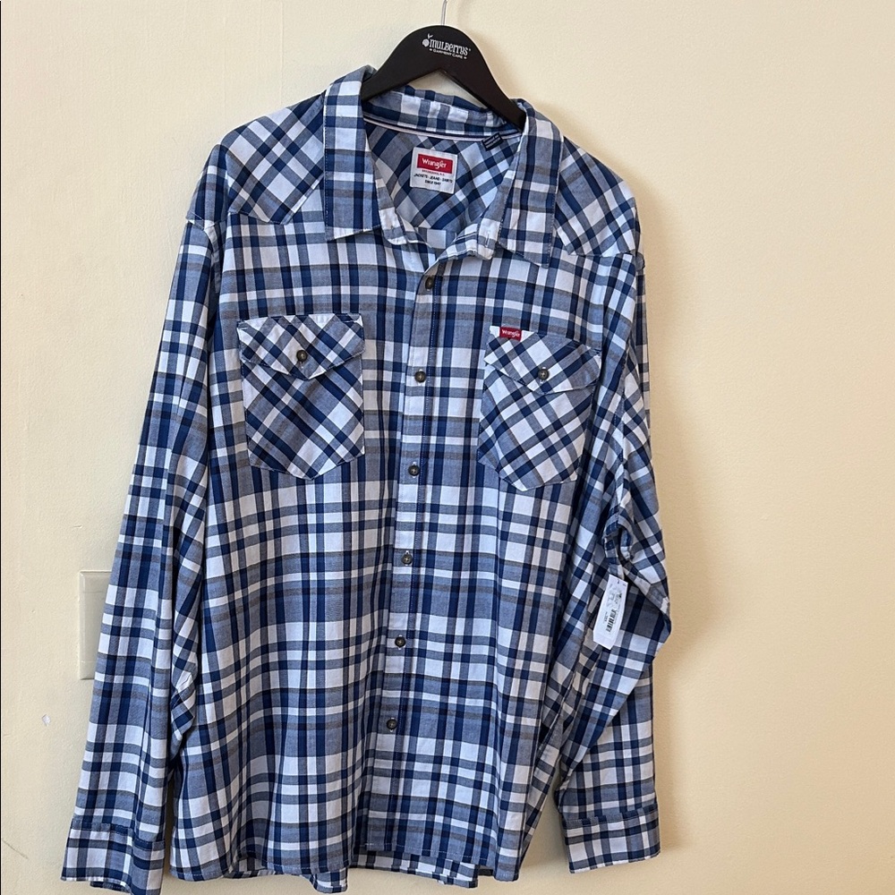 Wrangler Men's Slim Fit Long Sleeve Woven Twill Shirt with Sunglasses Cleaner 3X